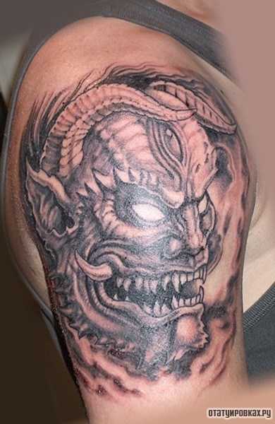 Фотография татуировки под названием «Демон с клыками»