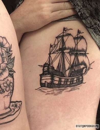 Фотография татуировки под названием «Корабль парусник»