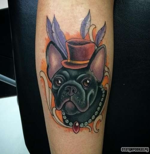 Фотография татуировки под названием «Собака в шляпе»
