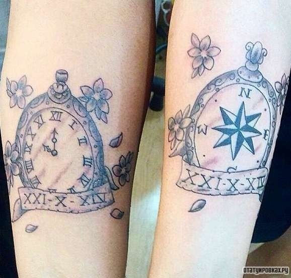 Фотография татуировки под названием «Часы с цветами»