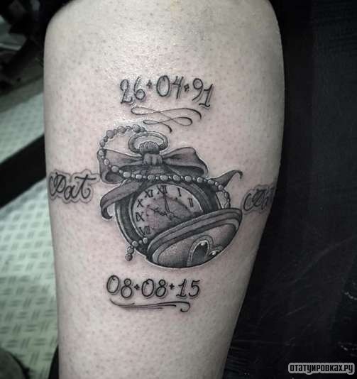 Фотография татуировки под названием «Часы с датой»