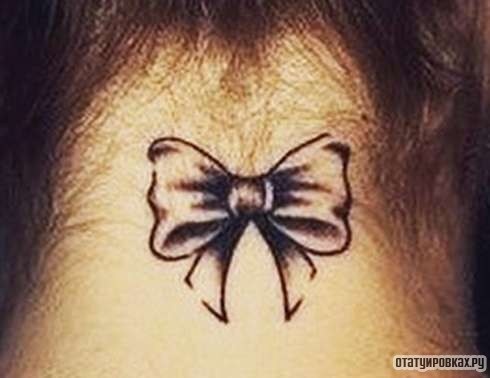 Фотография татуировки под названием «Бантик с тенями»