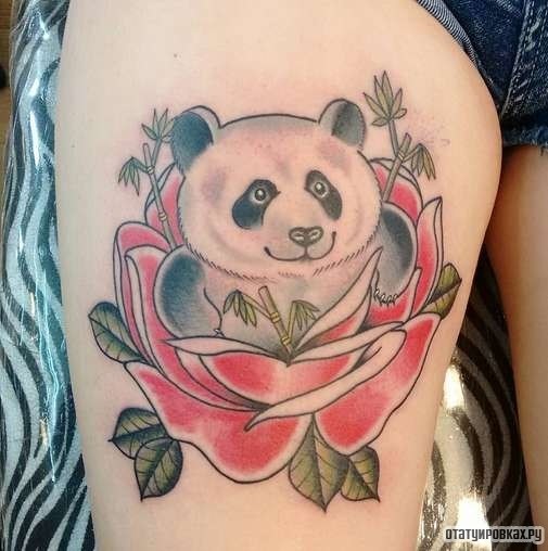 Фотография татуировки под названием «Панда в розе»