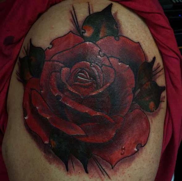 Художественная татуировка розы
