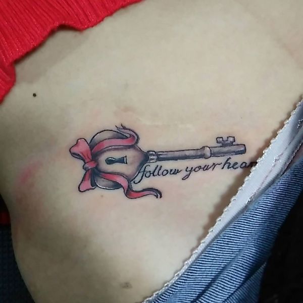 Татуировка ключ с надписью