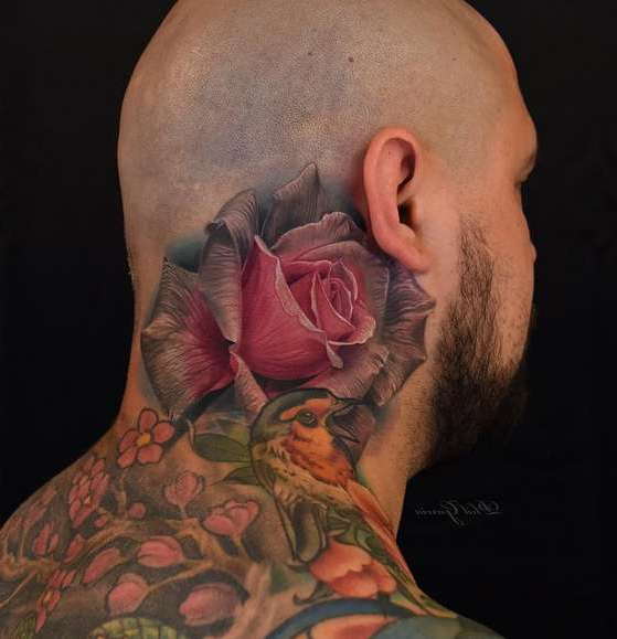 Цветная роза на шее