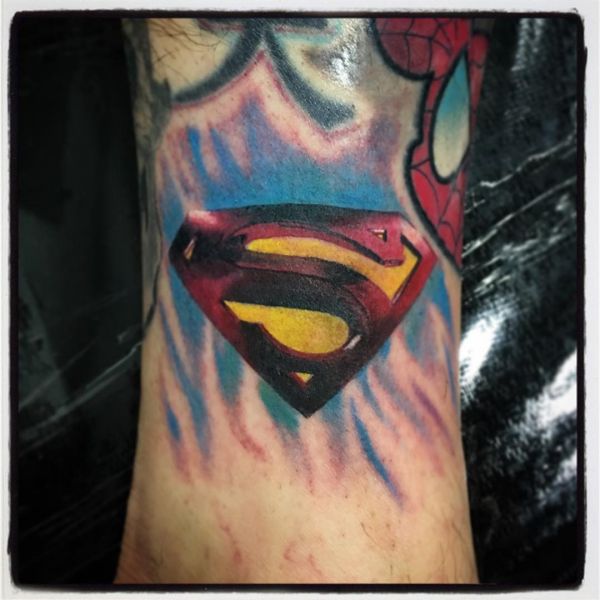 Татуировка знака супермен