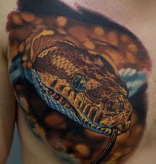 Татуировка змея на груди в стиле реализм
