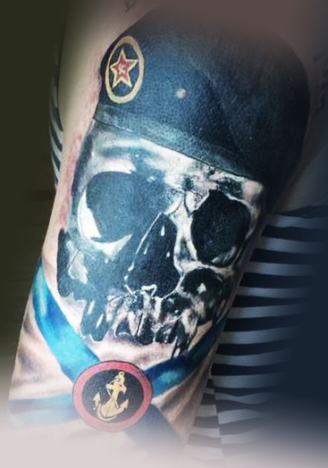 Татуировка ВМФ череп на плече