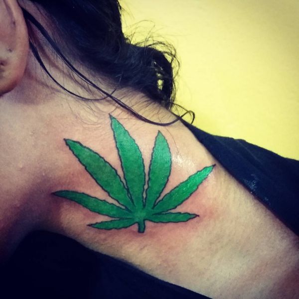 Типичная татуировка марихуаны