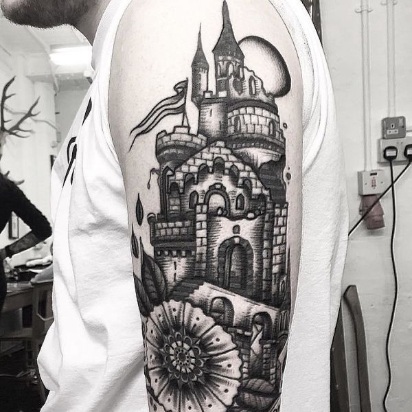 Замок с узором в виде татуировки