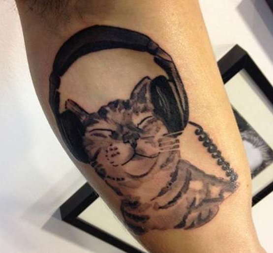 Татуировка черная кошка значение