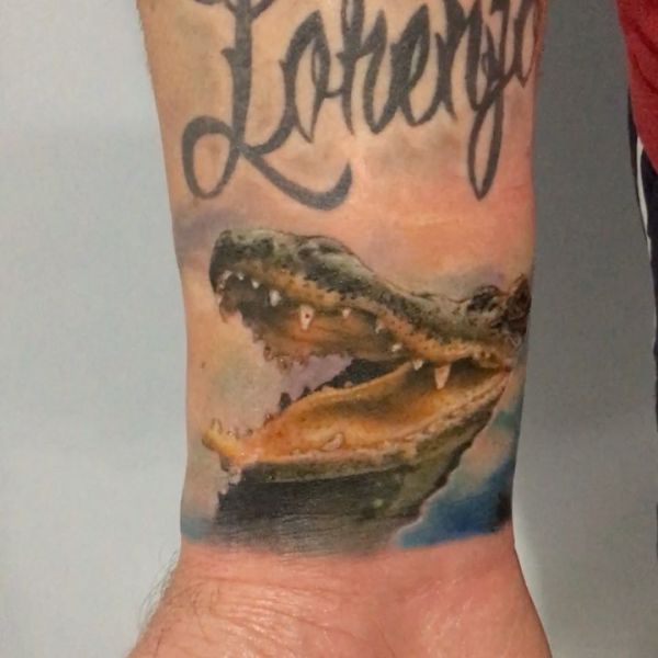 Татуировка крокодила с открытой пастью