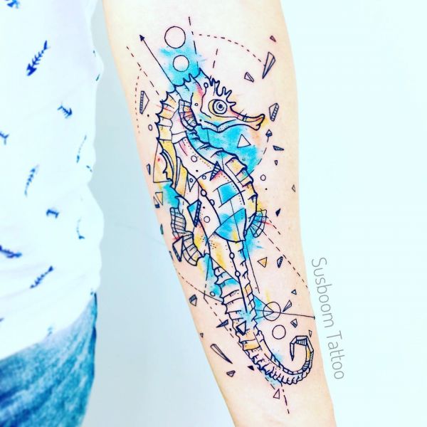 Татуировка морской конек в стиле акварель