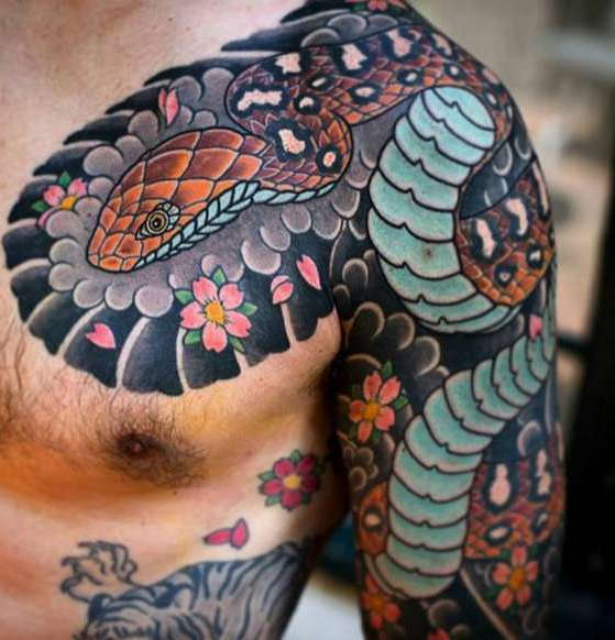 Татуировка змея в японском стиле на груди и плече