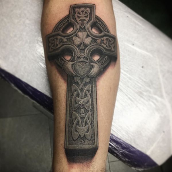 Татуировка кельтский крест на ноге: второй вариант изображения