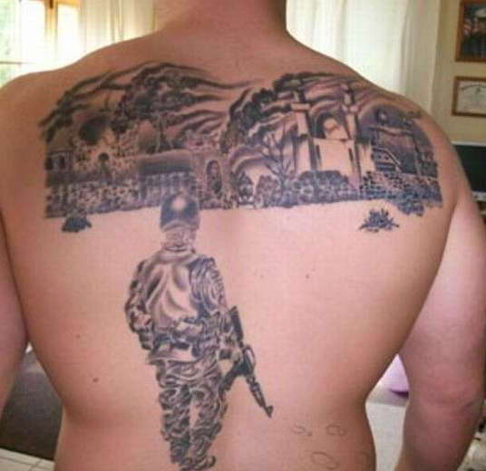 Татуировка солдата с автоматом