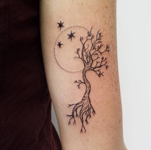 Женственная тату дерево в стиле Барокко