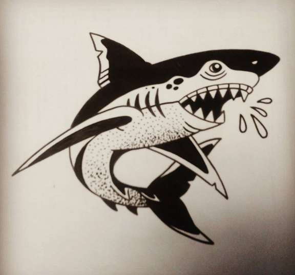 Эскиз татуировки акула на бумаге
