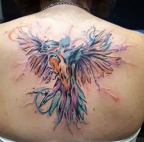 Птица колибри в стиле акварель на спине