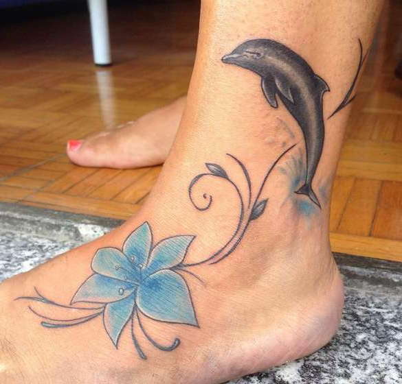 Дельфин с цветком на ноге