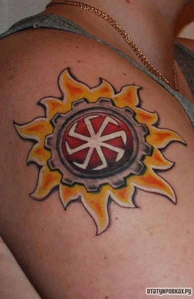 Татуировка ладинец внутри солнца