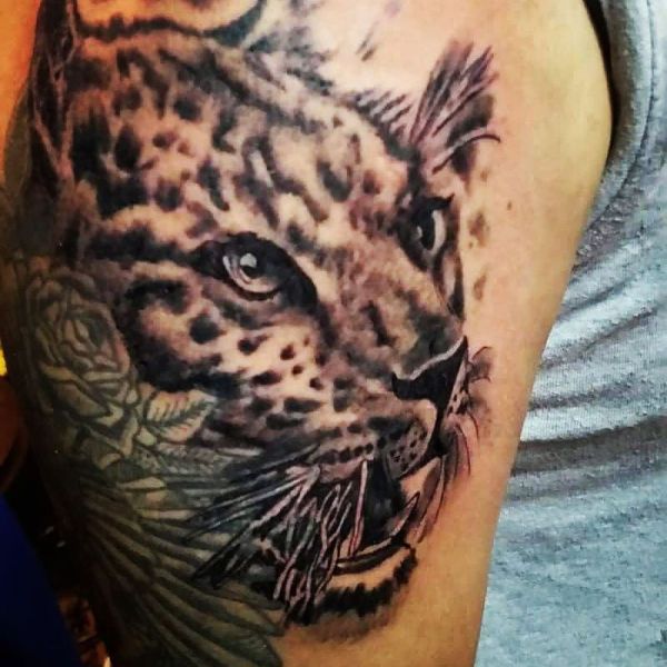 Красивая татуировка леопард