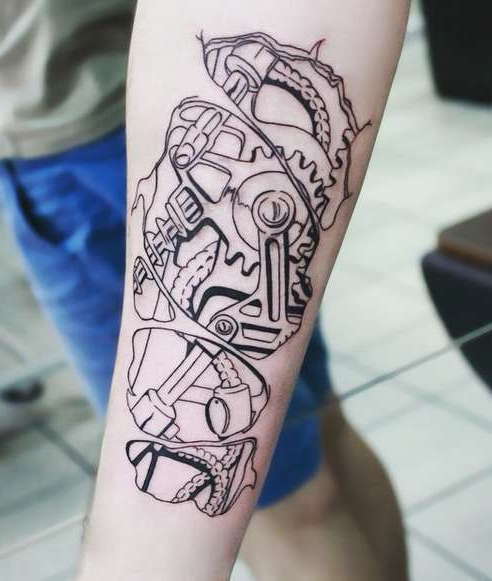 Набросок татуировки биомеханика на руку