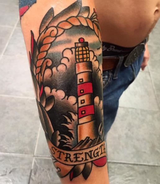 Татуировка маяк с надписью