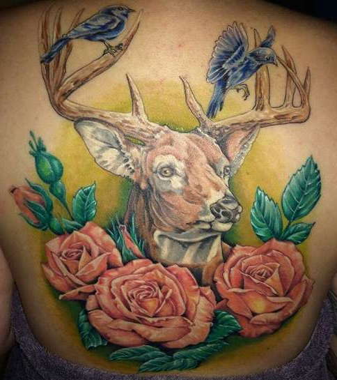 Татуировка олень с розами