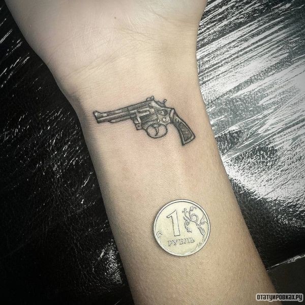 Татуировка револьвер