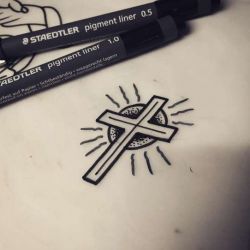 Татуировка крест эскиз