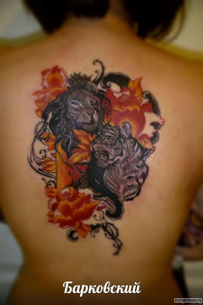 Фотография татуировки под названием «Лев и львица на фоне оранжевых листьев»