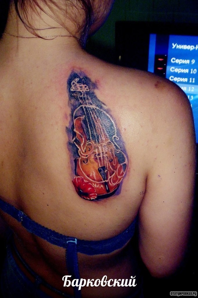 Фотография татуировки под названием «Скрипка с цветком»