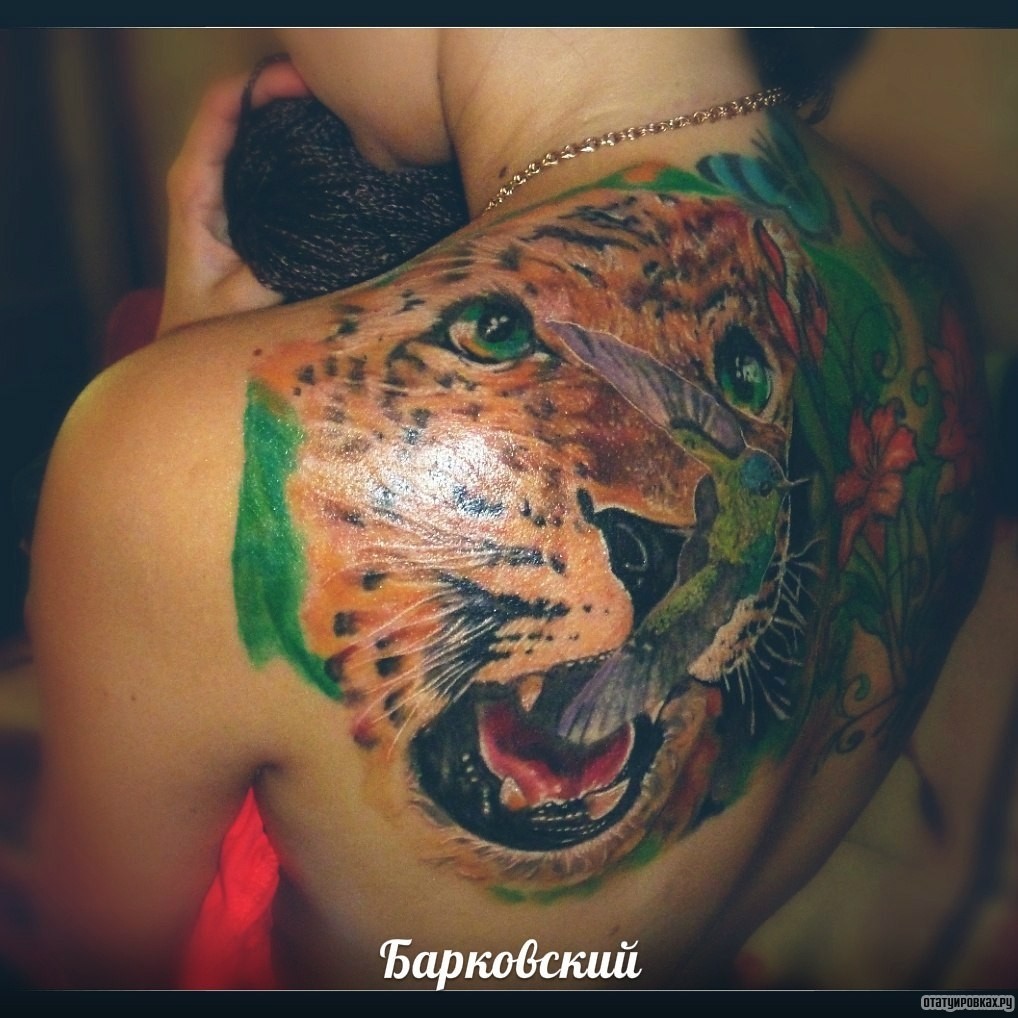 Фотография татуировки под названием «Агуал с колибри»