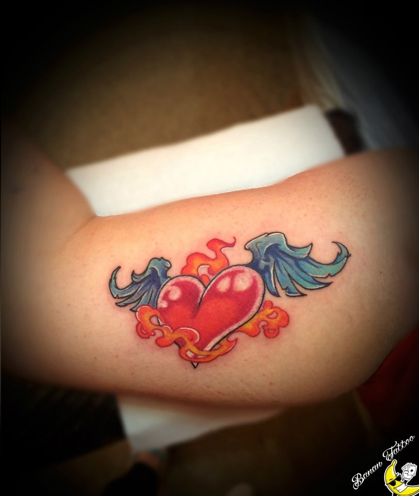 Фотография татуировки под названием «Сердце с крыльями»