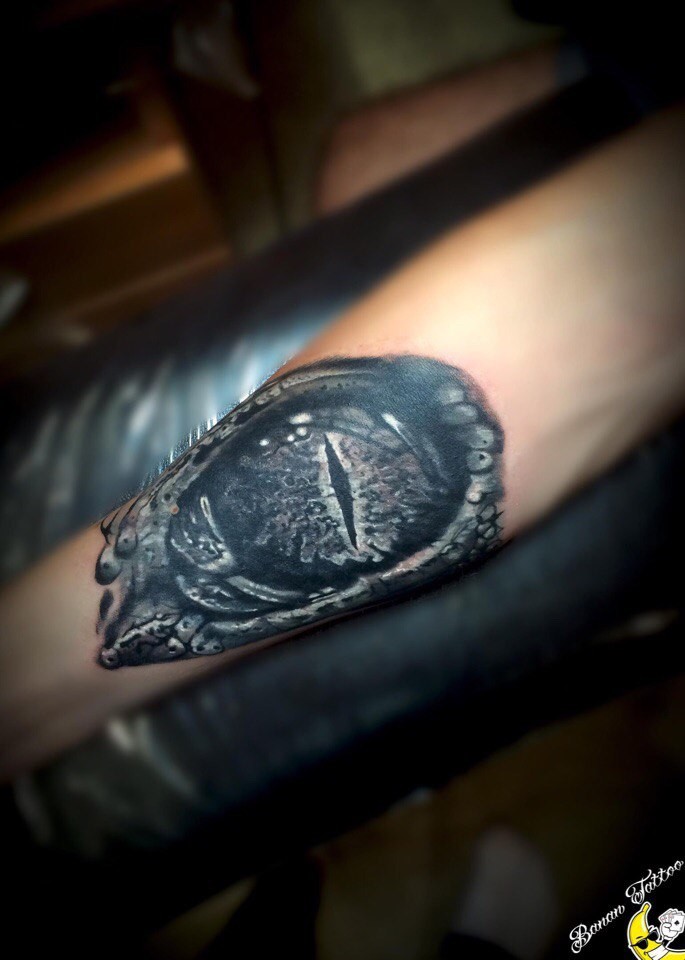 Фотография татуировки под названием «Глаг крокодила»