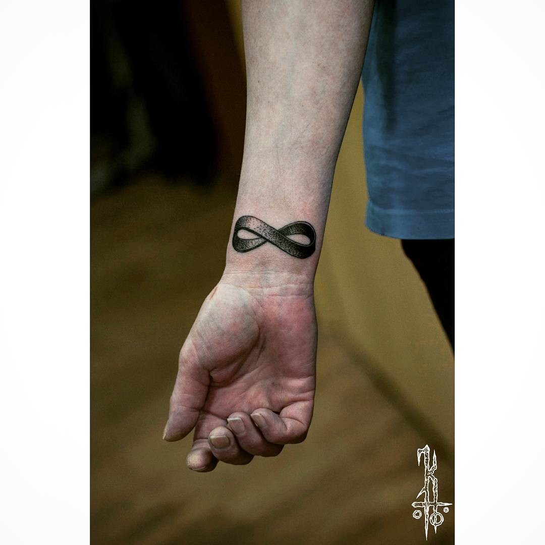 Фотография татуировки под названием «Бесконечность»