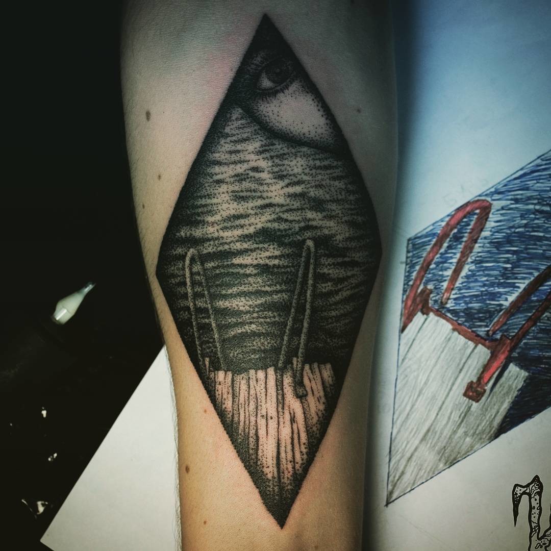Фотография татуировки под названием «Мост и речка»