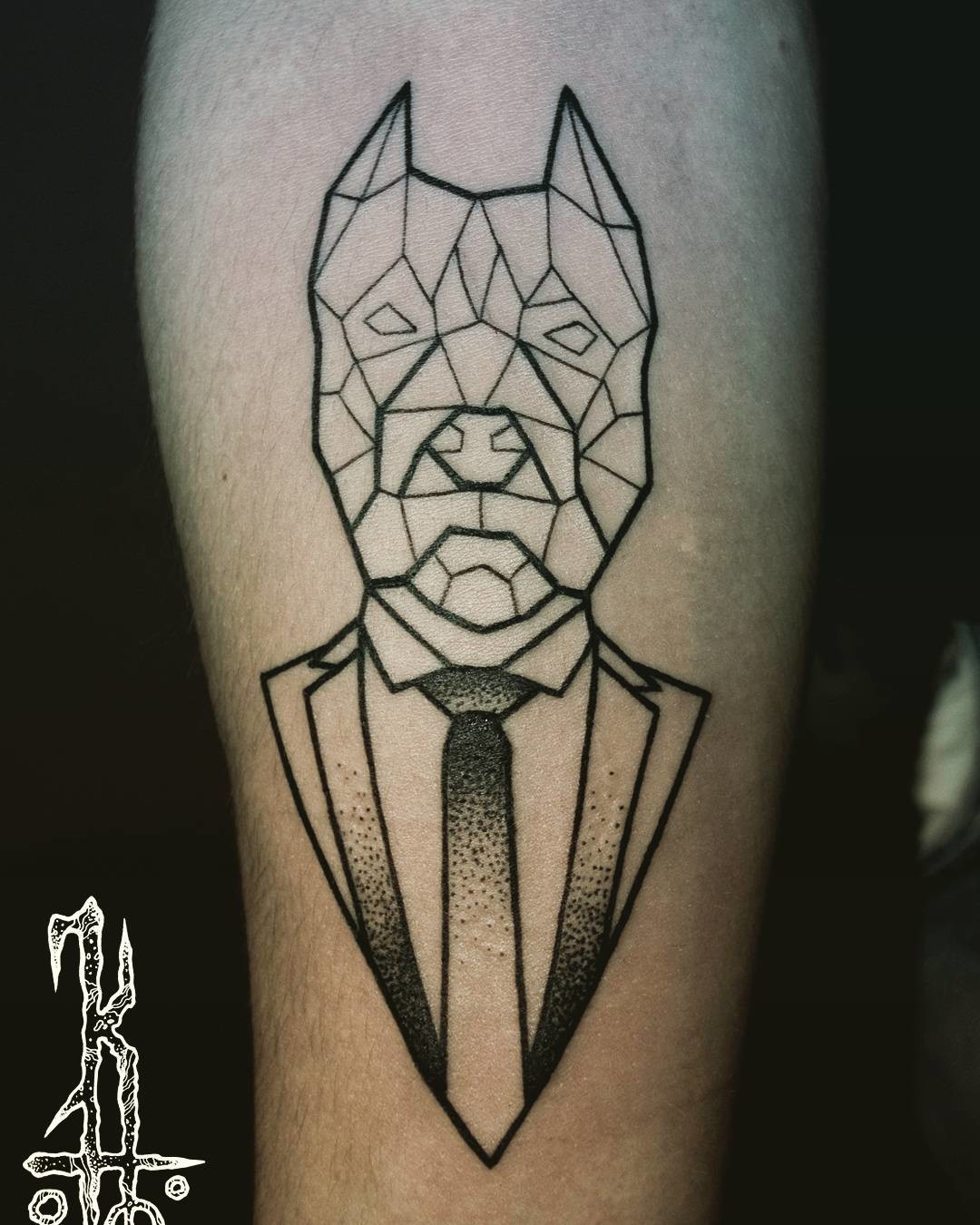 Фотография татуировки под названием «Собака в галстуке»