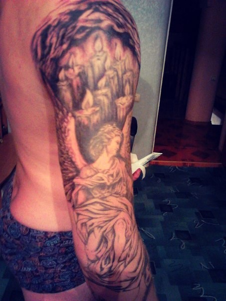 Фотография татуировки под названием «ангел и свечи»