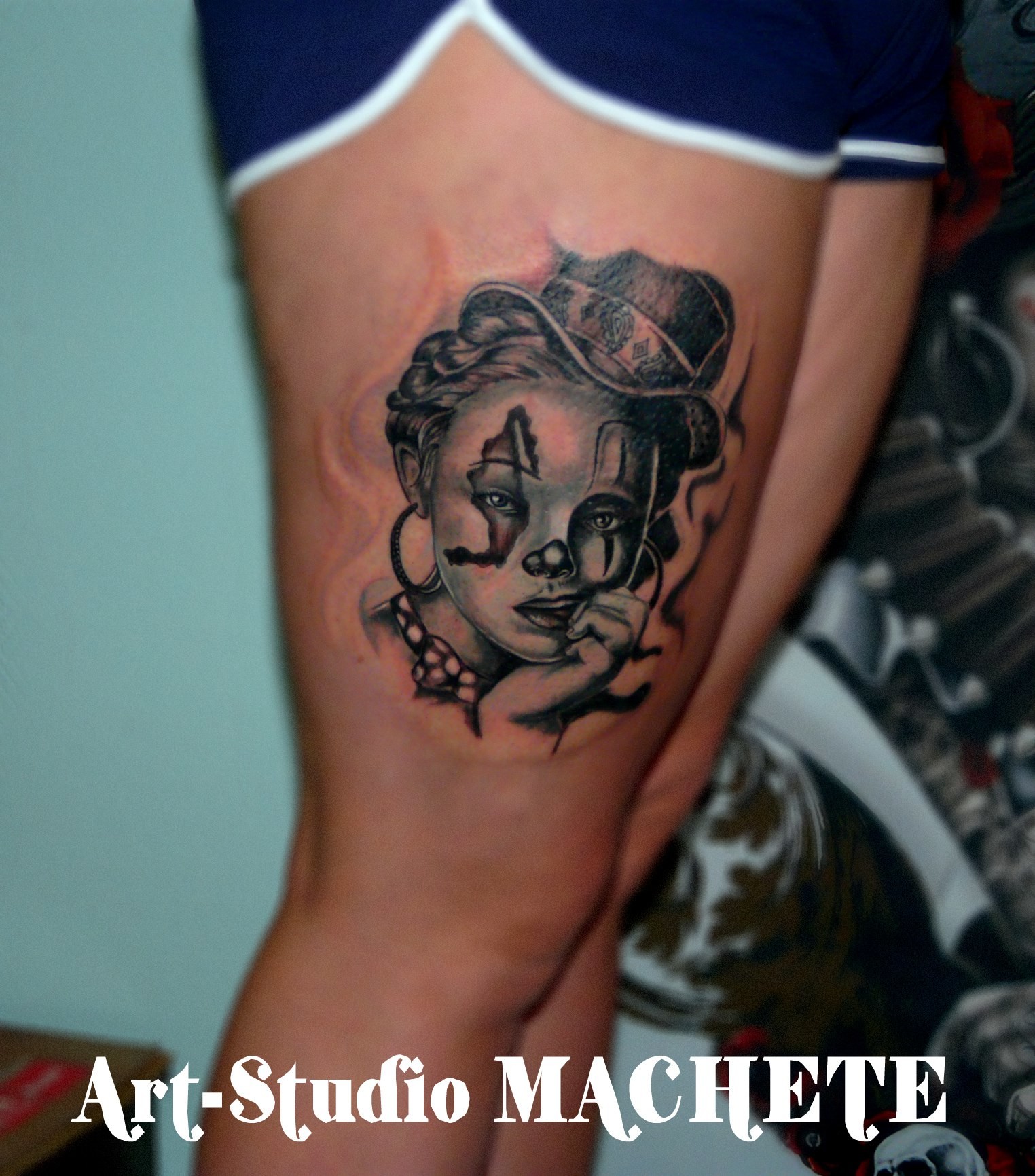 Фотография татуировки под названием «Девушка в шляпе чикано»