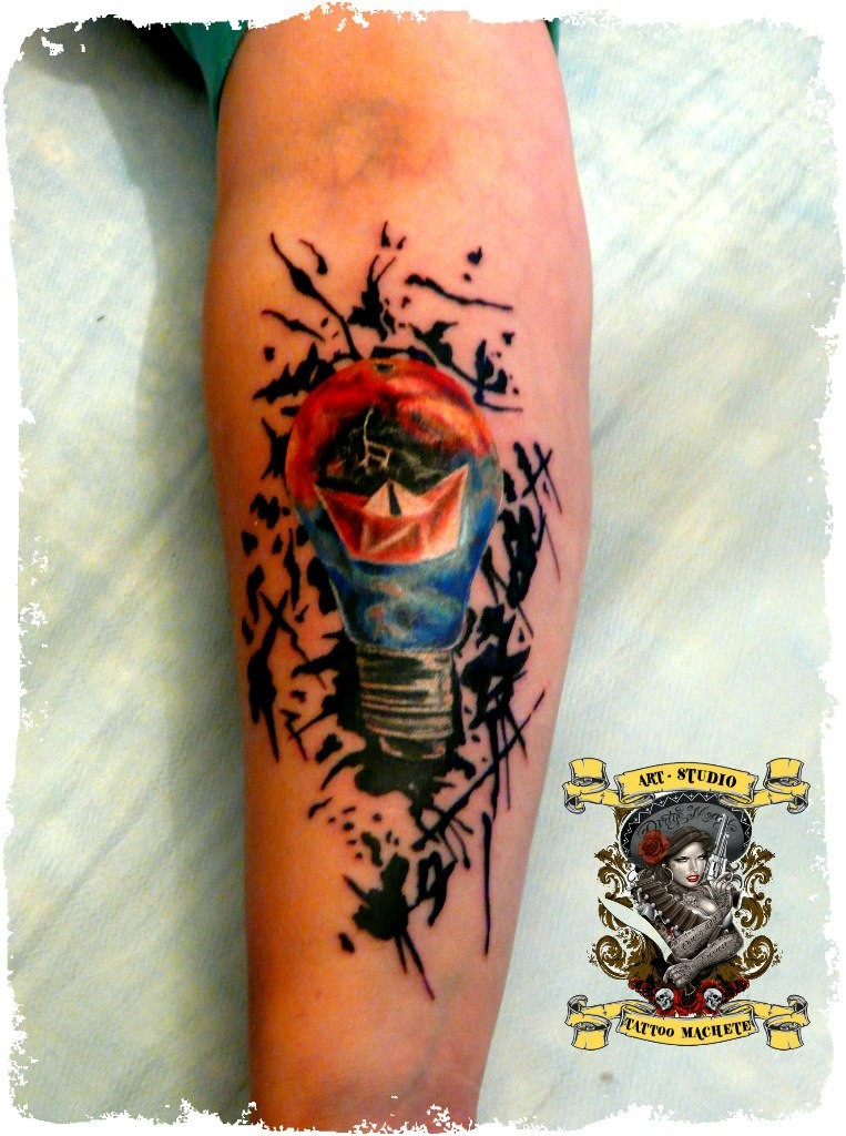 Фотография татуировки под названием «Лампочка»