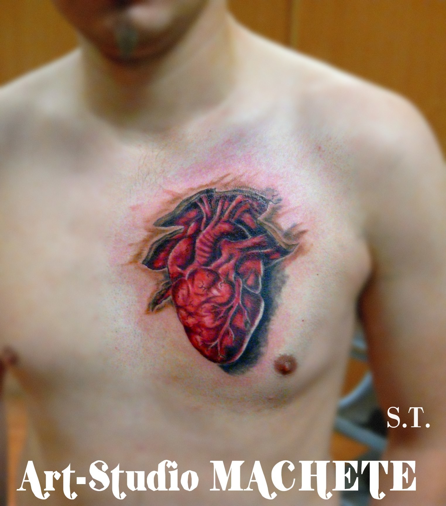 Фотография татуировки под названием «Сердце»