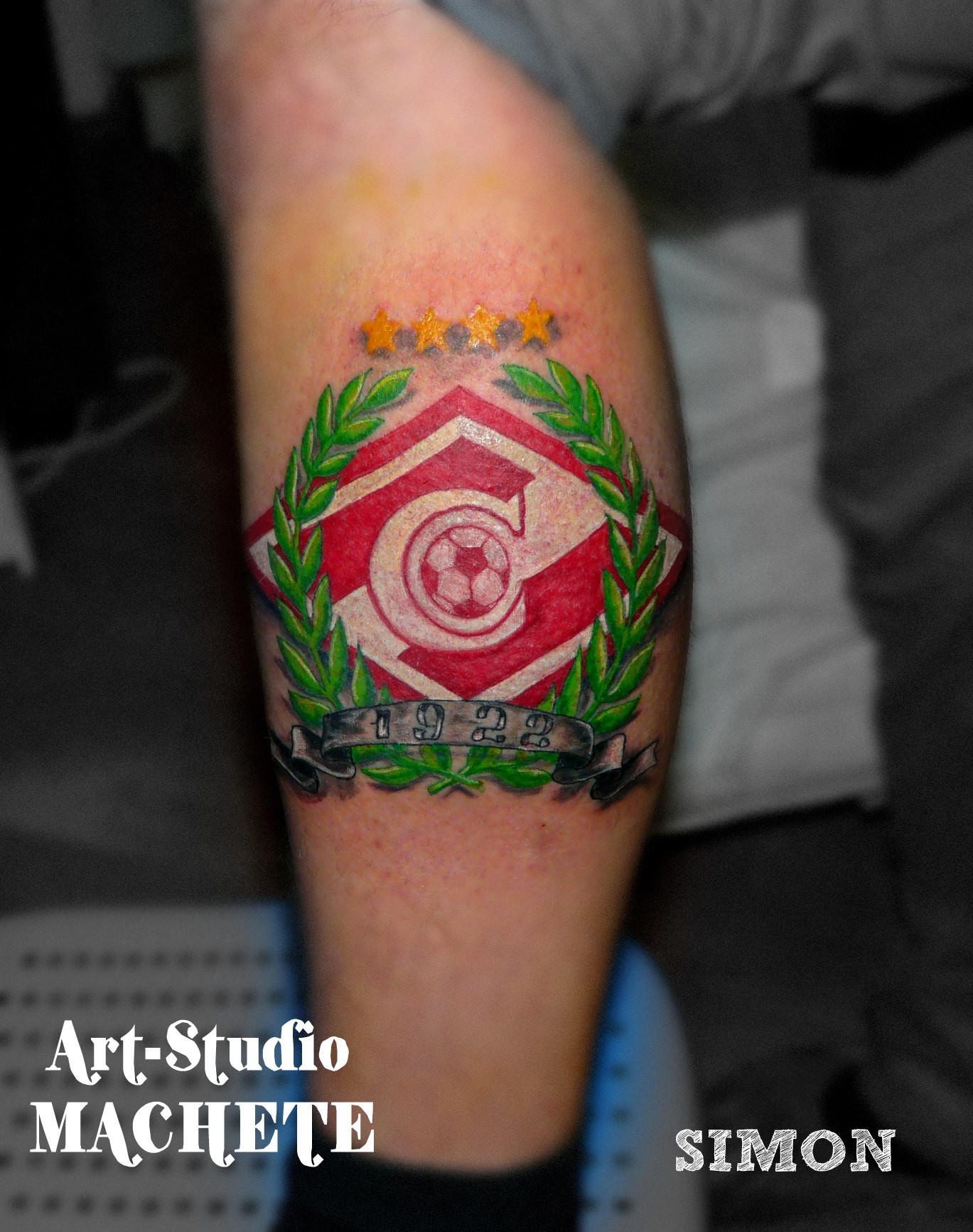 Фотография татуировки под названием «Спартак логотип со звездами»