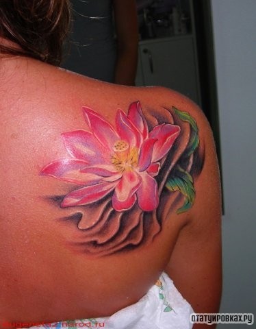 Фотография татуировки под названием «Алая лилия»