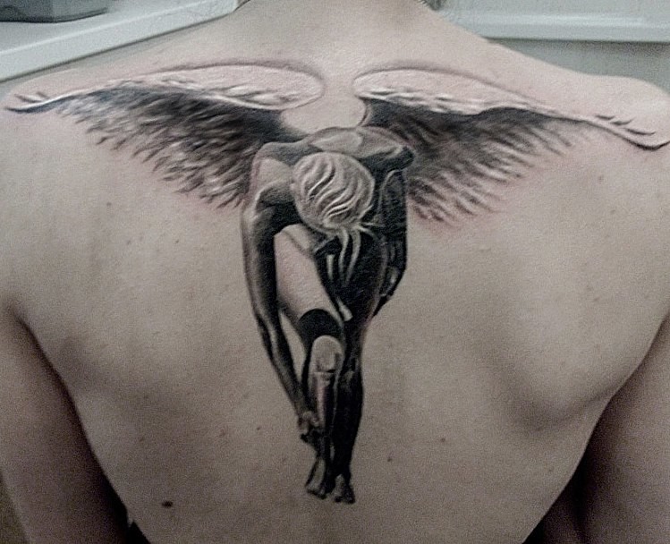 Ангел с крыльями на шее тату