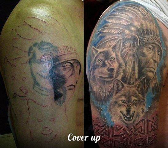 Фотография татуировки под названием «Два волка и индеец»