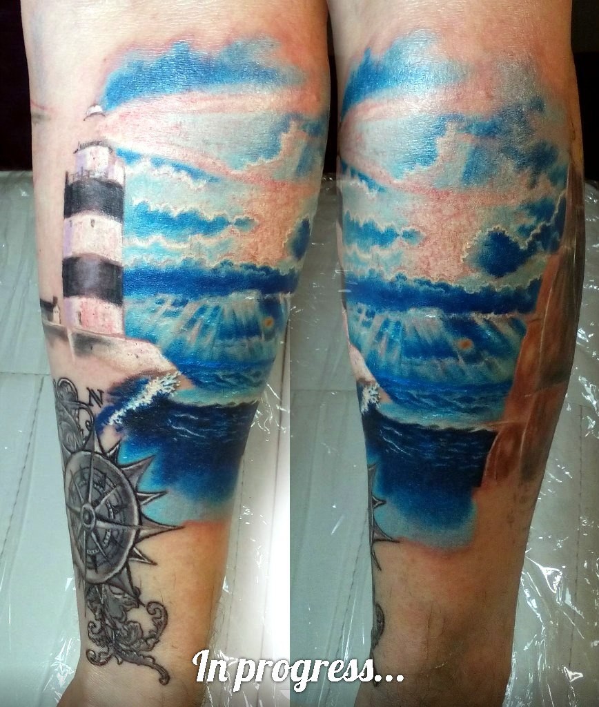 Фотография татуировки под названием «Маяк на фоне водоема»