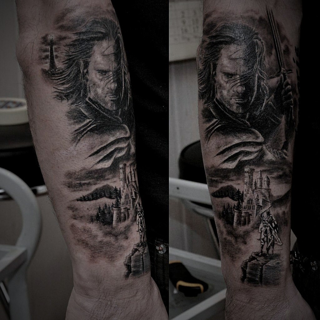 Фотография татуировки под названием «Человек и замок»